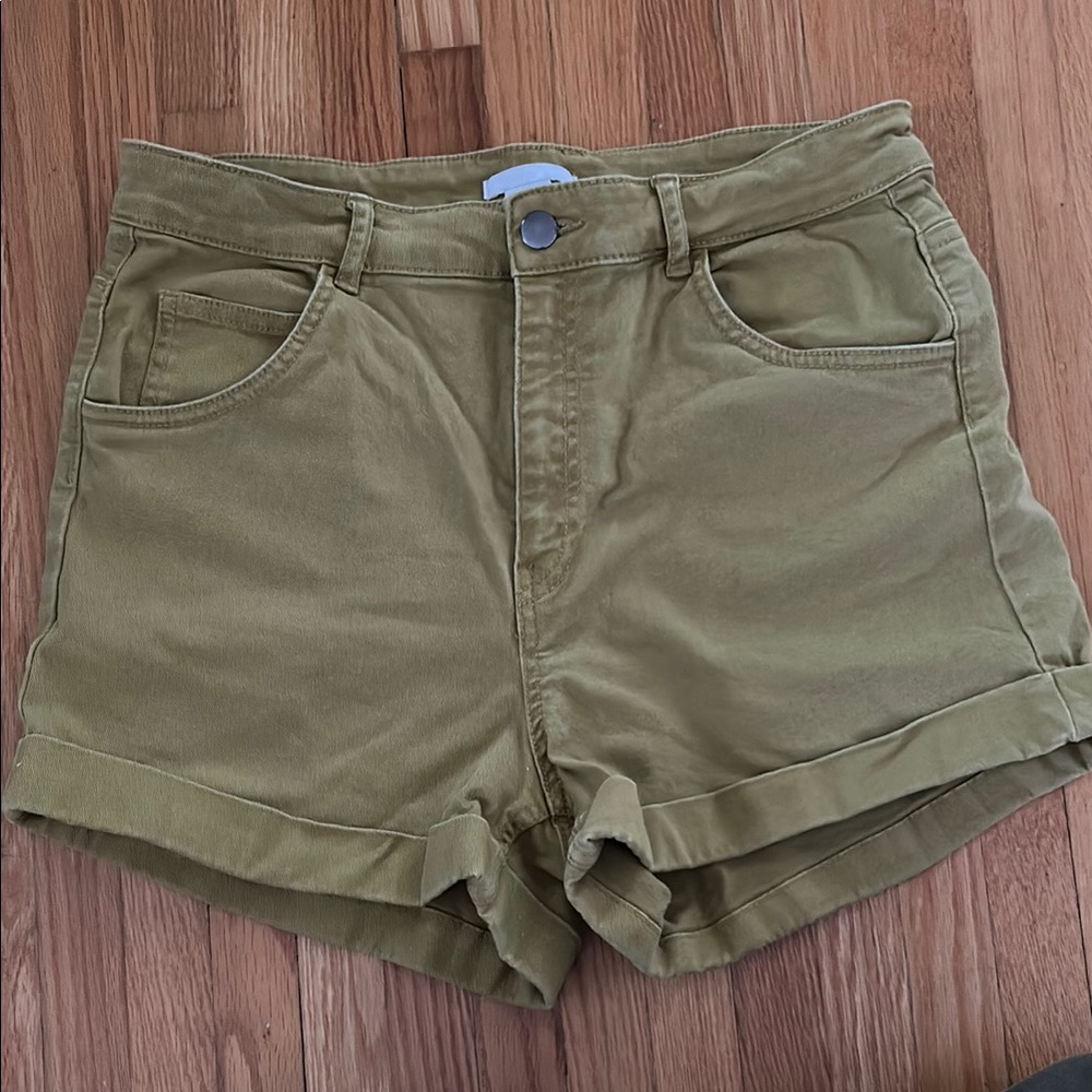 H&M High Waist Green Shorts with Relaxed Fit